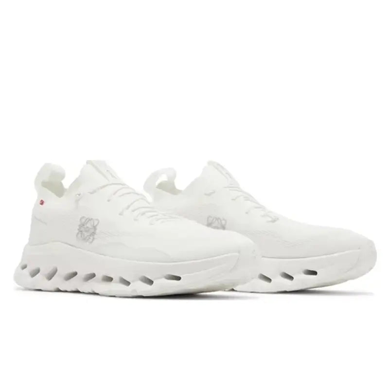 LOEWE x OnCloudtilt All white